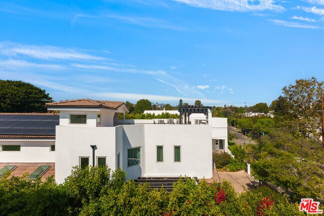 Building Photo - 363 S Saltair Ave