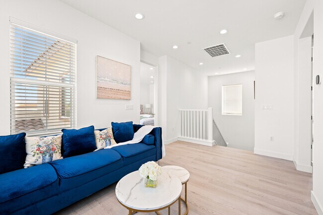 Building Photo - Turnkey Furnished 4BR Home in Palm Desert ...
