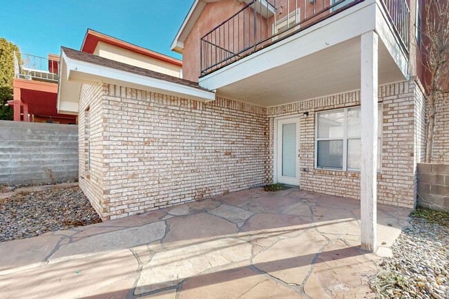 Building Photo - FOOTHILLS 3/BD 2.5/BA 2-STORY