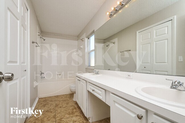 Building Photo - 12101 Feldwood Creek Ln