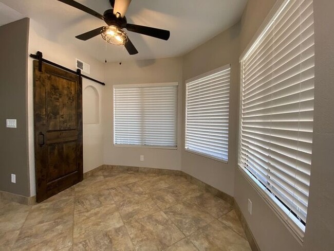 Building Photo - Very nice single level home