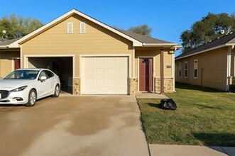 Building Photo - 811 S Wilson St