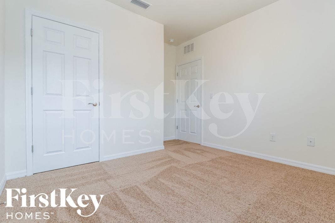 Building Photo - 2718 SW 8th Ct