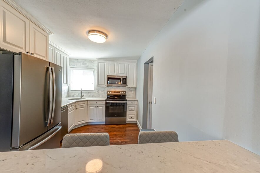 Building Photo - 2002 City Ave