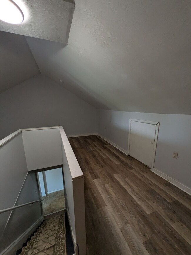 Building Photo - 447 Hays Ave