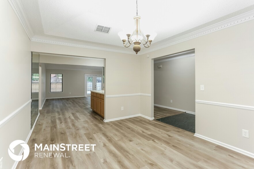 Building Photo - 533 Majestic Wood Dr