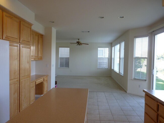 Building Photo - 1065 Rockport Ave