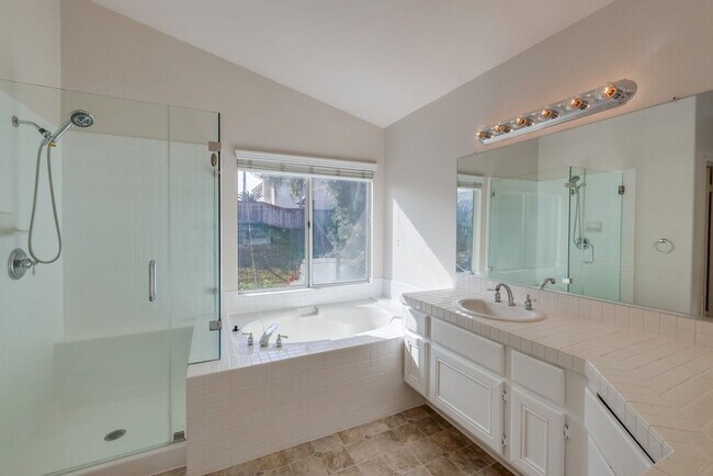 Building Photo - Discovery Hills Home with Spacious Yard an...