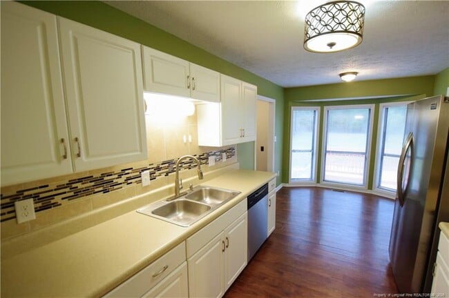 Building Photo - 6933 Woodmark Dr