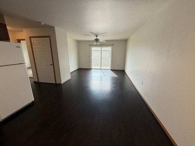 Building Photo - Upper 2 Bed 1 Bath