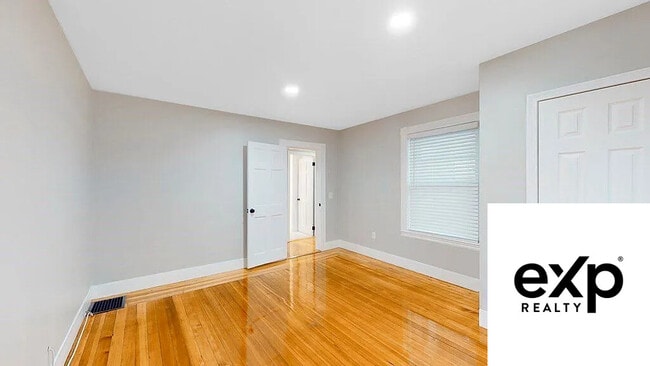 Building Photo - 14 Perkins St