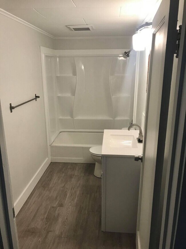 Building Photo - 115 N Jackson St