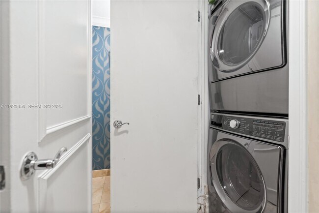 Building Photo - 3350 SW 27th Ave