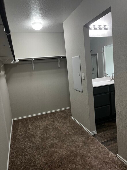 Building Photo - 5725 Shanjia Dr