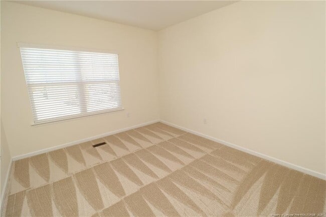 Building Photo - 208 Kylemore Cir