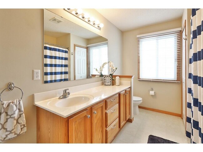 Building Photo - 1924 Mockingbird Avenue