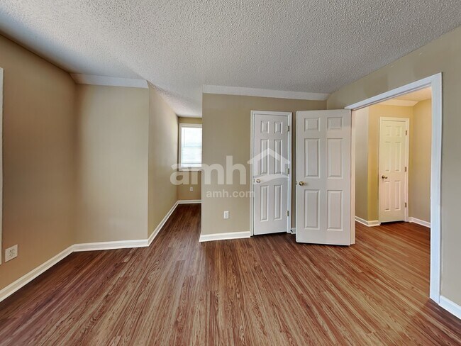 Building Photo - 620 Claredon Ct