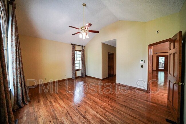 Building Photo - 165 Battleground Rd