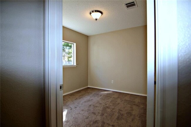 Building Photo - 2110 Jasper Ln