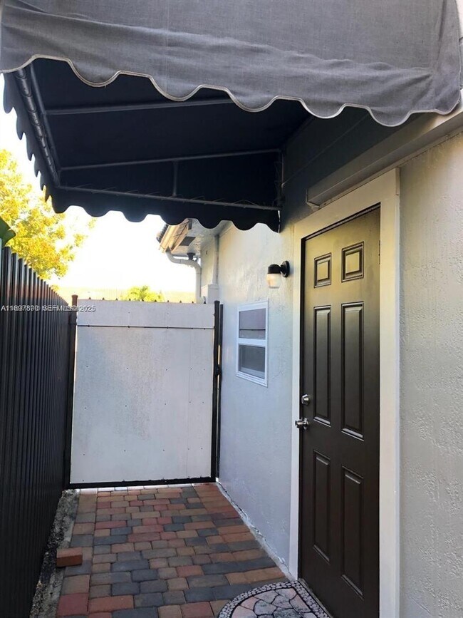 Building Photo - 5162 SW 157th Ct