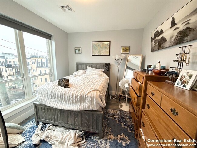 Building Photo - 55 W Fifth St