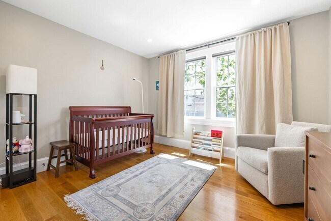 Building Photo - 109 Child St
