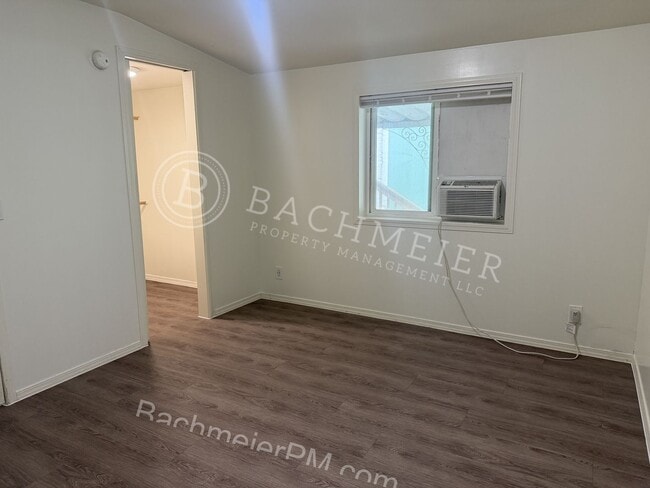 Building Photo - 2 Bedroom 2 Bathroom Single Family Home - Centrally Located