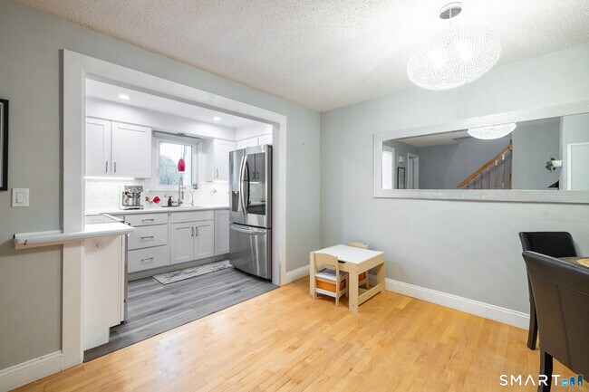 Building Photo - 410 Farmington Ave