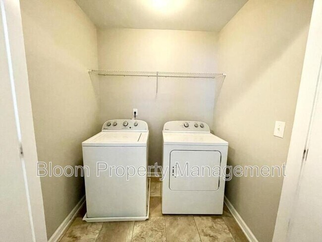 Building Photo - 4995 Hay Bale Ct