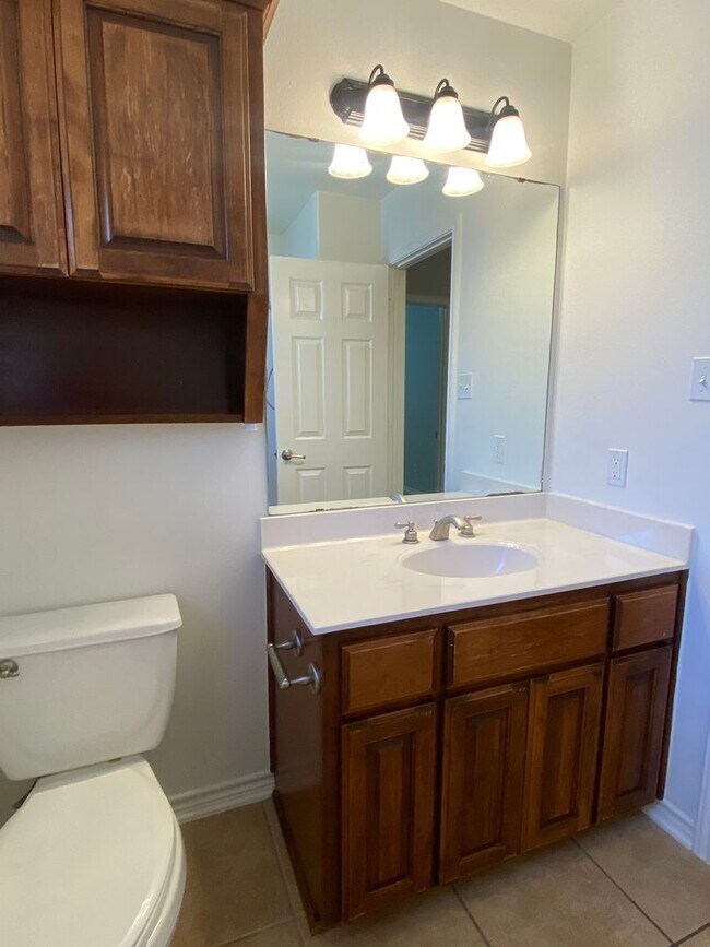 Building Photo - 4 BEDROOM IN RED ROCK, BELTON ISD