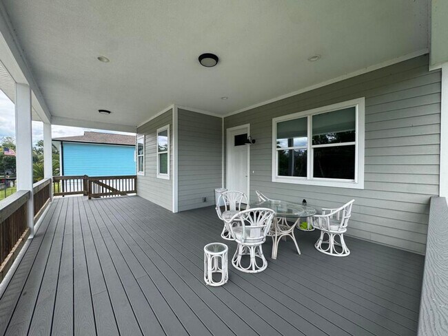 Building Photo - 4 Bedroom in Tomoka View