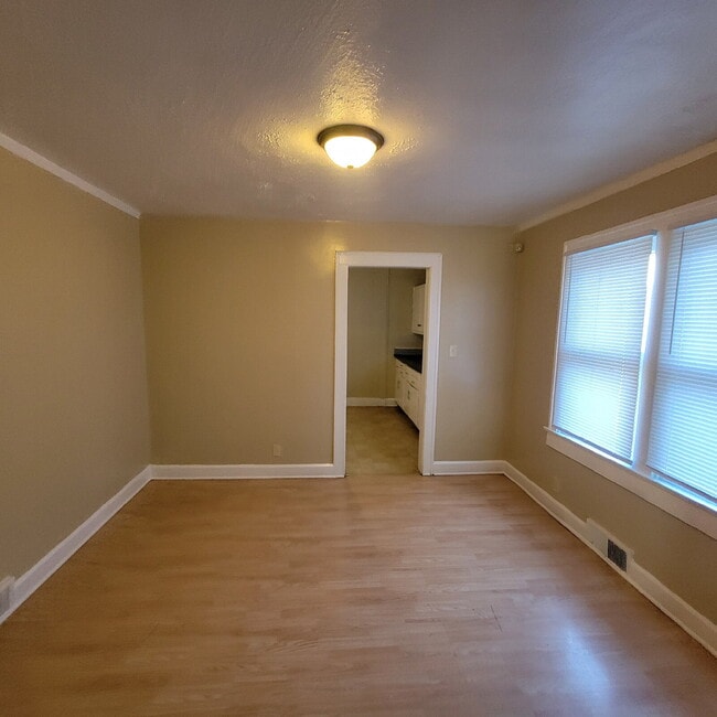 Building Photo - Cozy east side 3 bedroom!