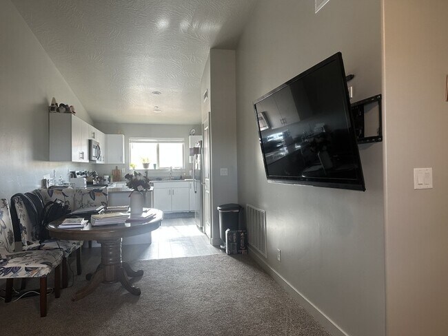 Building Photo - 179 Rock Canyon St
