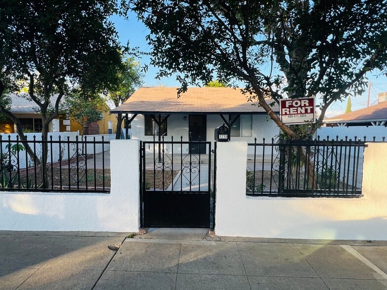 Primary Photo - 1230 Omelveny Ave