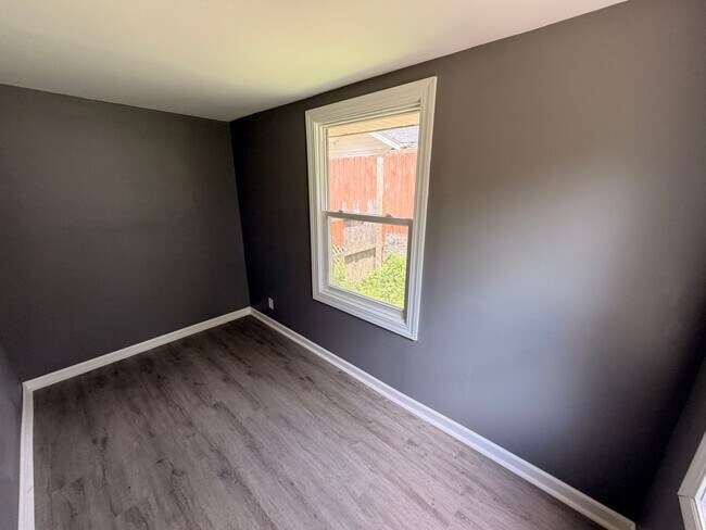 Building Photo - Charming 2BR Home in Highland Park Des Moines Coming Soon!