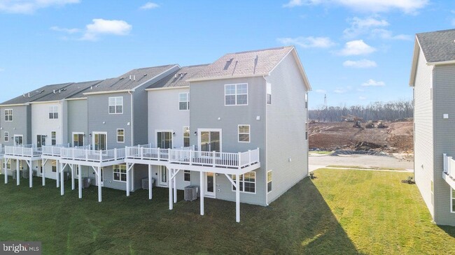 Building Photo - 569 Seeback Dr