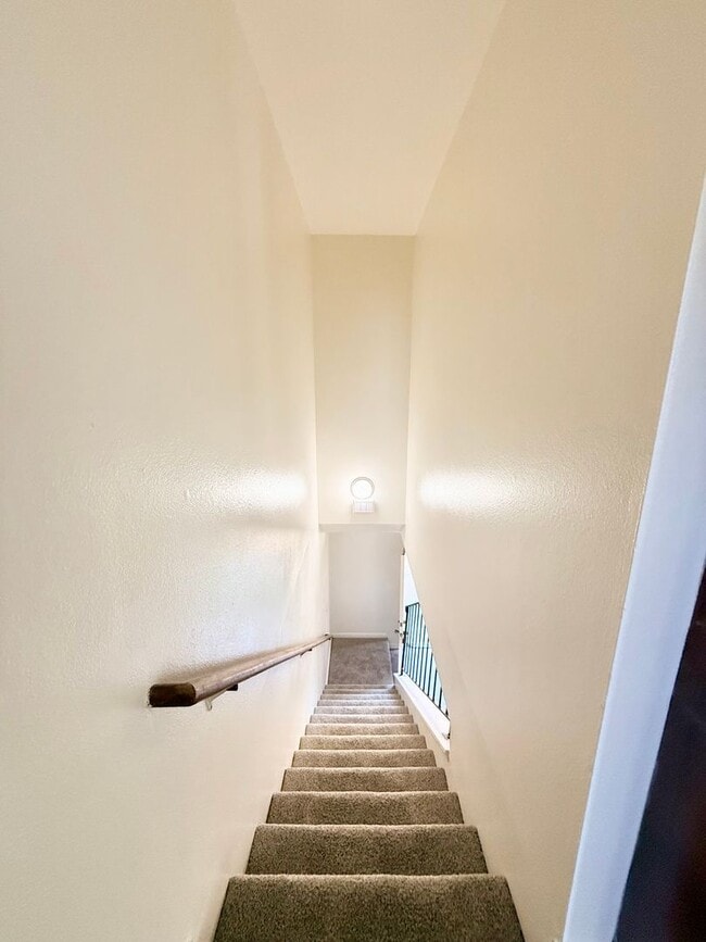 Building Photo - D728