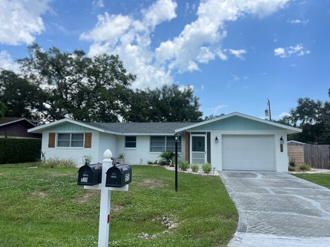 Primary Photo - Beautiful Pool Home in East Venice