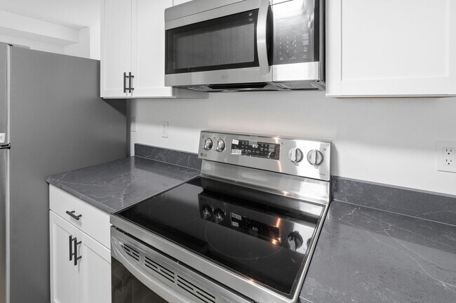 Building Photo - 568 Hale Ave