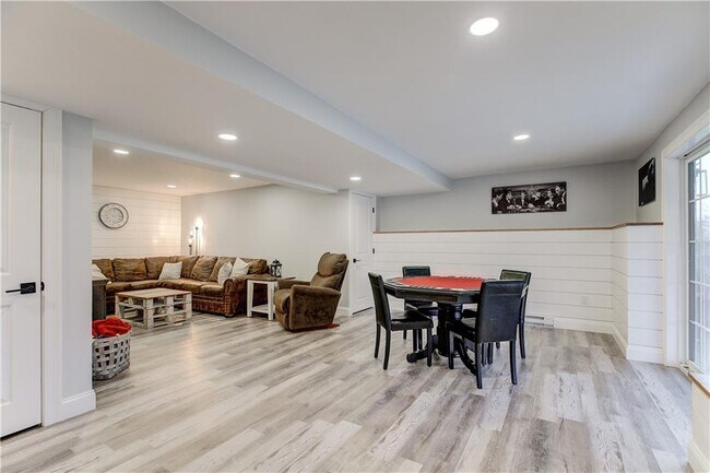 Building Photo - 142 Ferreira Ave