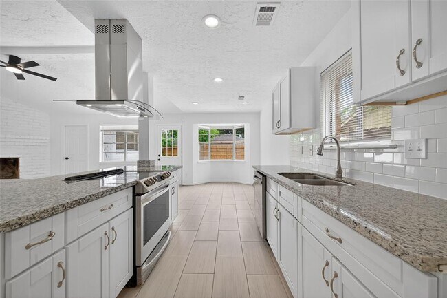 Building Photo - 7635 Dawnridge Dr