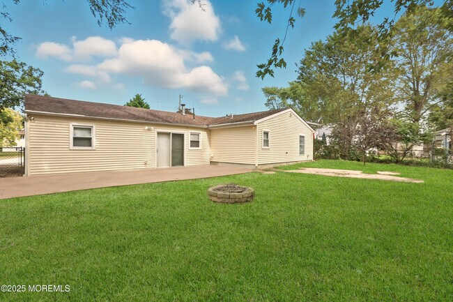 Building Photo - 468 Brookforest Dr