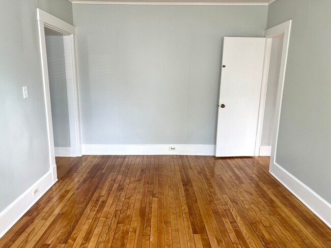 Building Photo - 208 Irving St