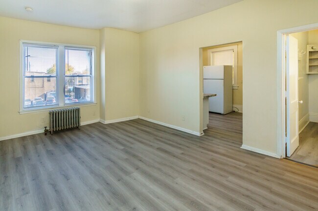 Building Photo - 1715-1725 E Lake St