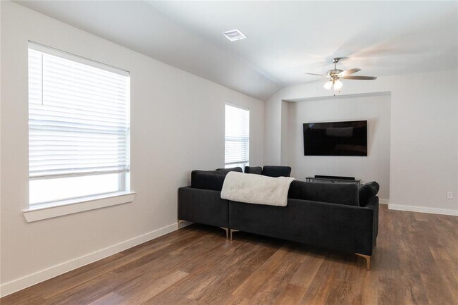 Building Photo - 19722 Upper Canyon Ct