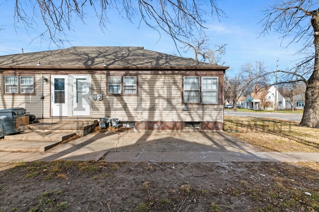 Building Photo - 1125 W 16th St N