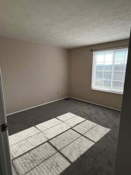 Building Photo - 1620 Jefferson Ridge Dr