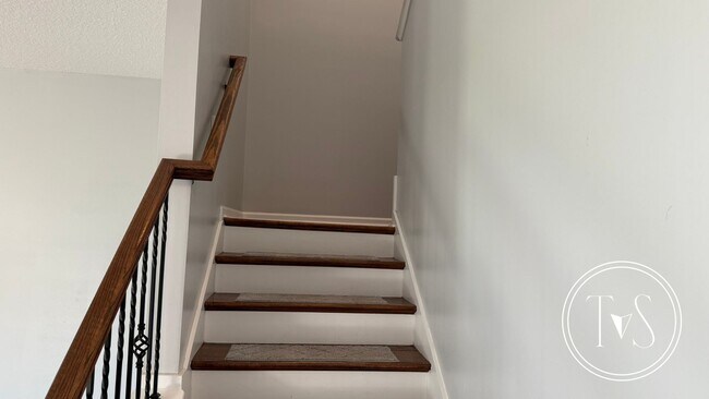 Building Photo - 983 Oak Crest Dr