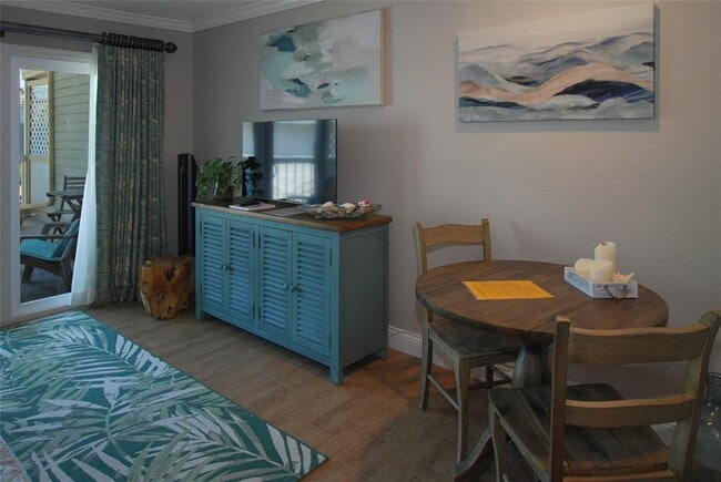 Building Photo - 6300 Seawall Blvd