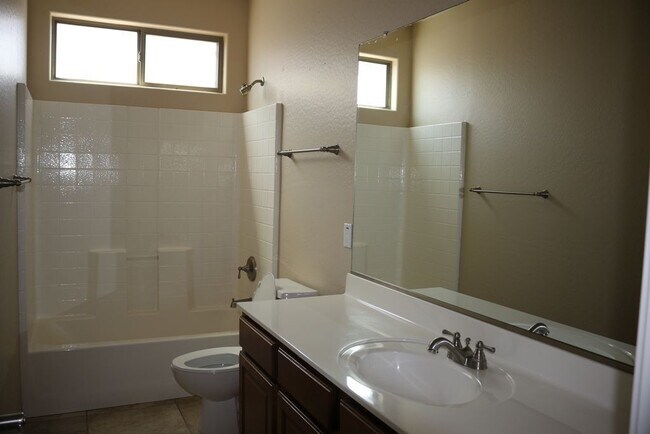 Building Photo - 14551 W Laurel Ln